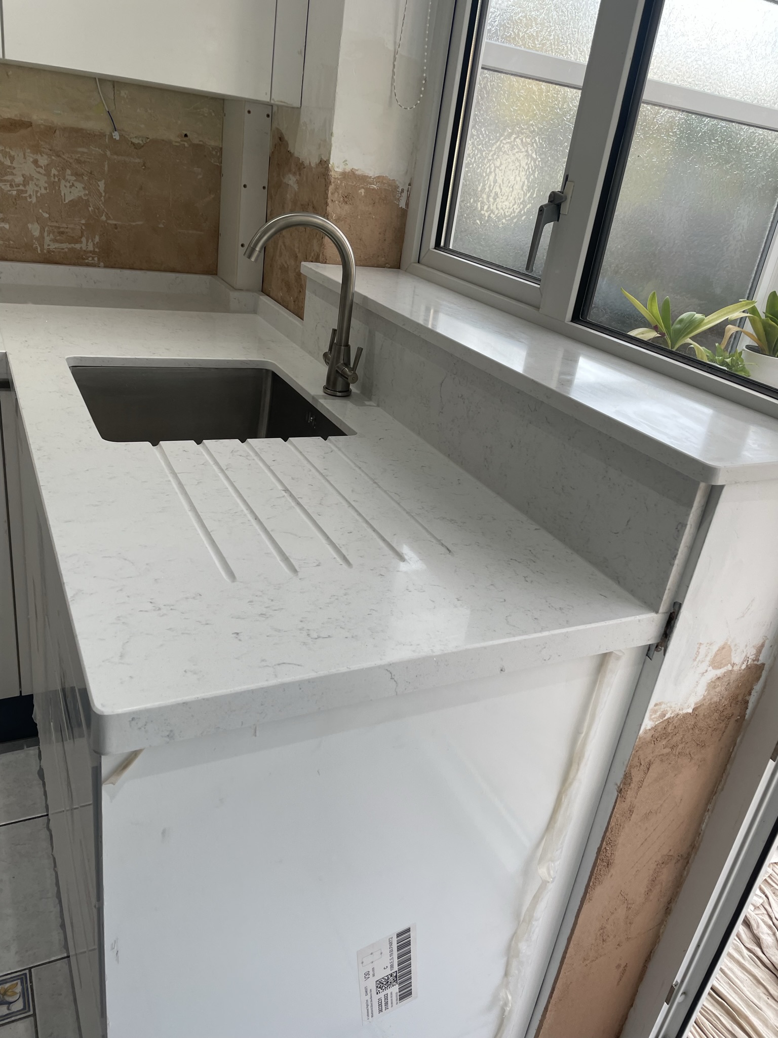 Carrara Shimmer mitered edge. Project: Hitchin 