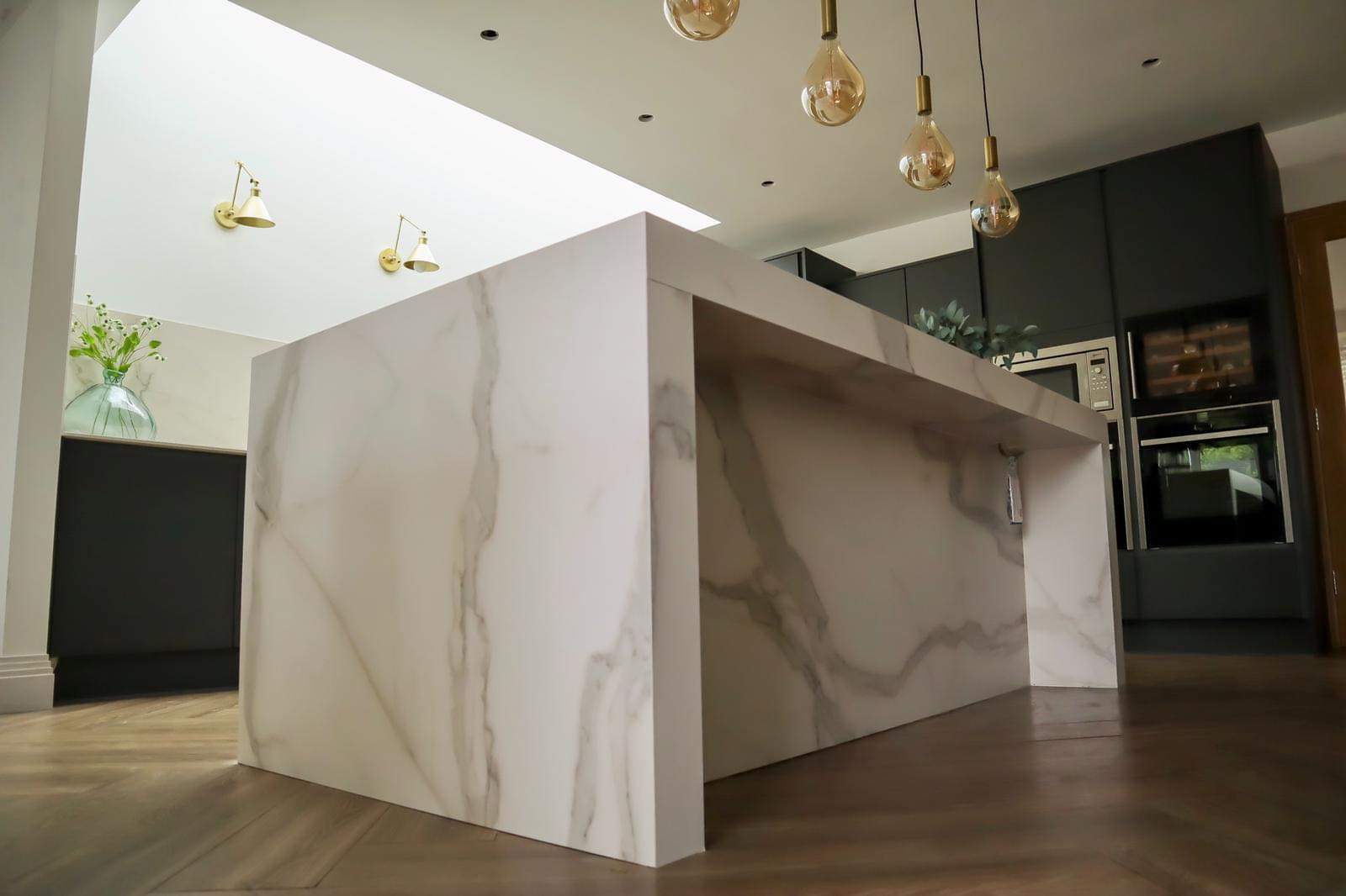Bianco Kallos Island back panel polish and matt