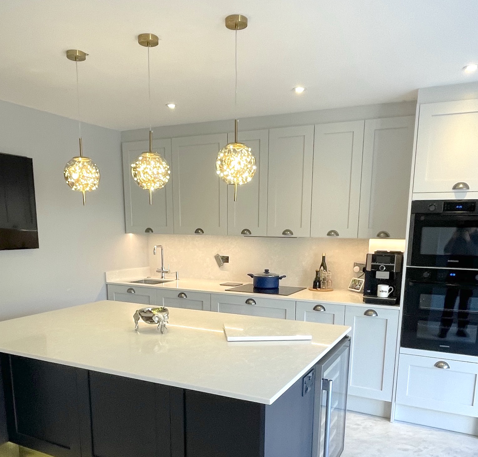 Roma Grey Island, Worktop with full Splashback. Project: Baldock 