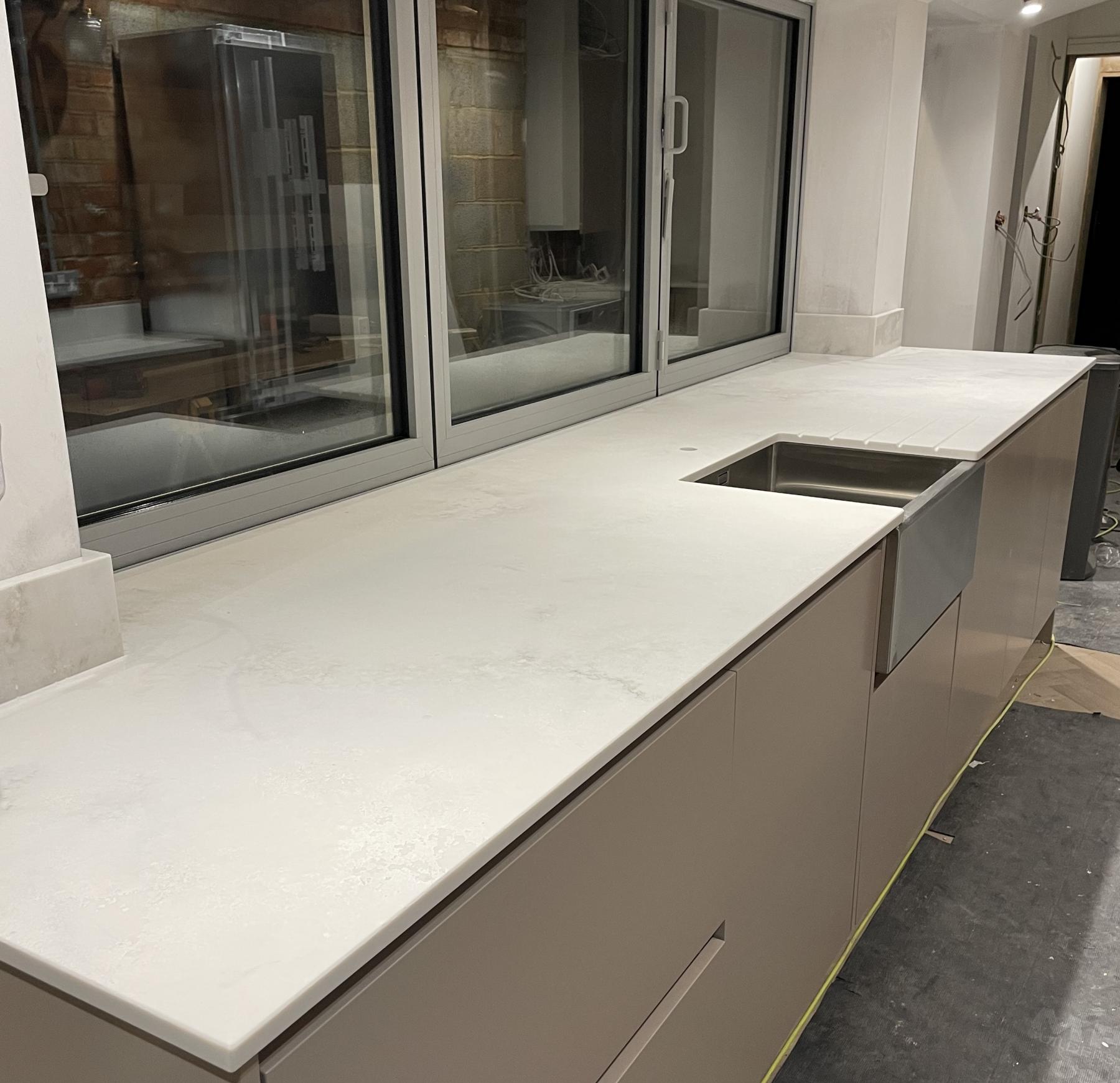 Cloudy Gris window sill same level with worktop Project: Radlett leather matt