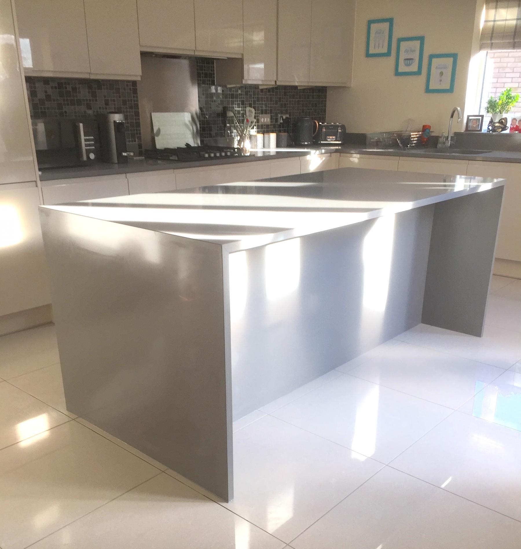 Plomo Grey mitred Waterfall with Back Panel 