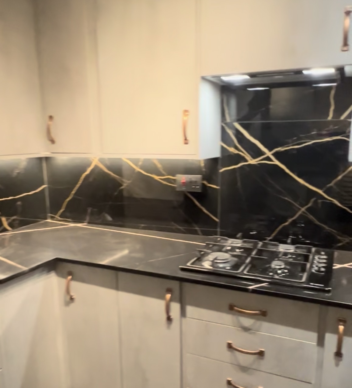 Sahara Noir worktop. project: Baldock 