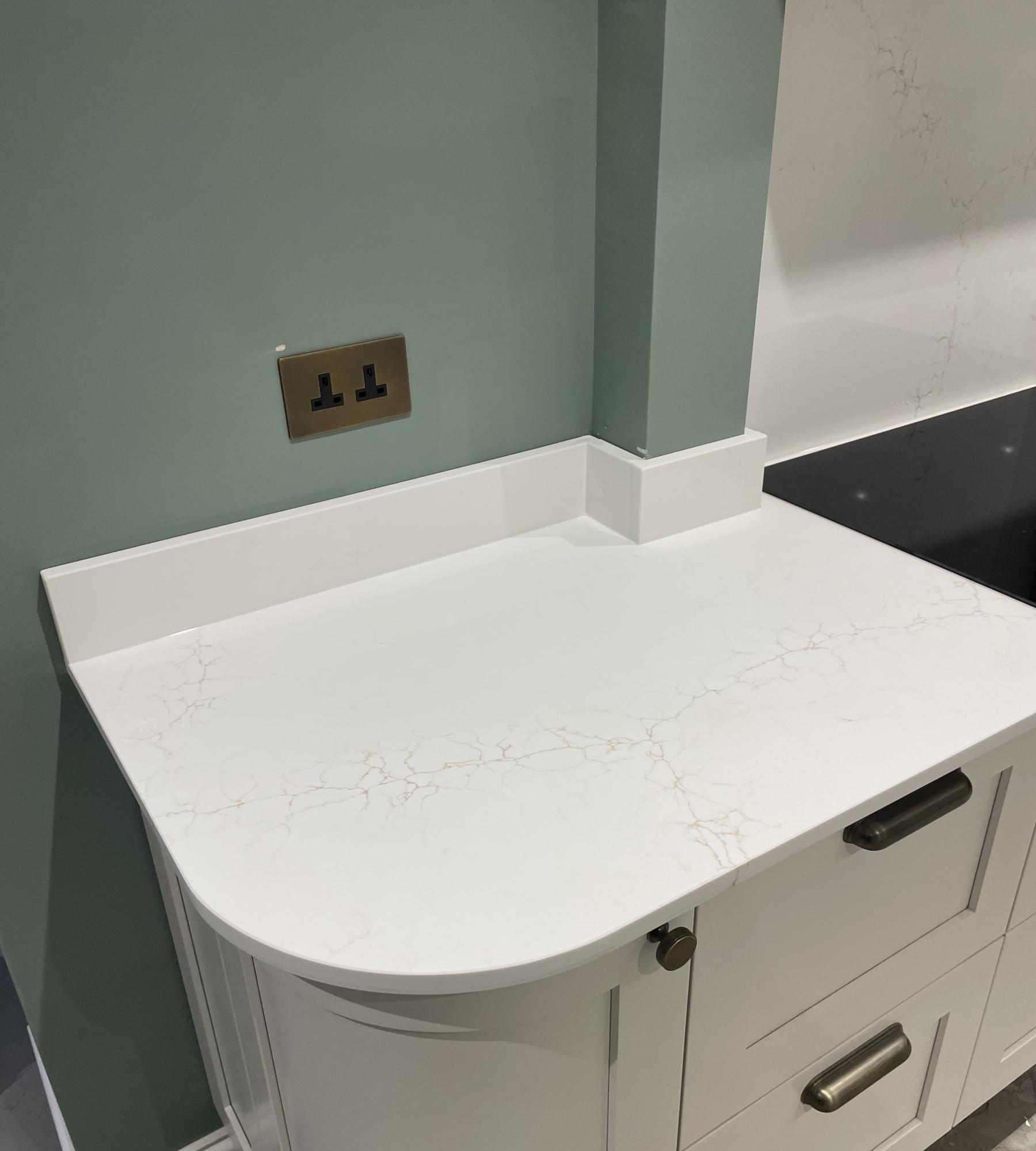 Misterio Oro radius worktop. Project: Huntington polished