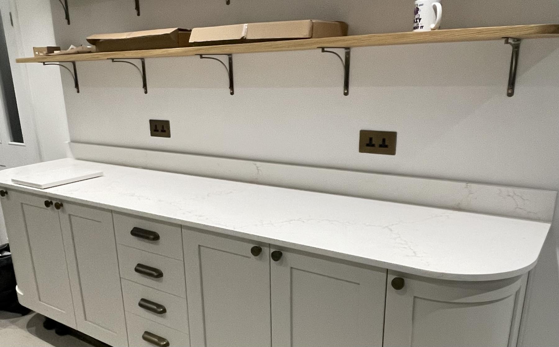Misterio Oro worktop 2 radius. Project Huntington polished