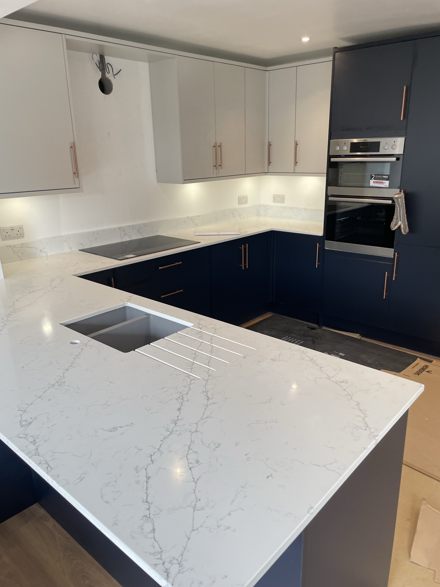 Alaska Bianca peninsular Project: polished, bookmatch