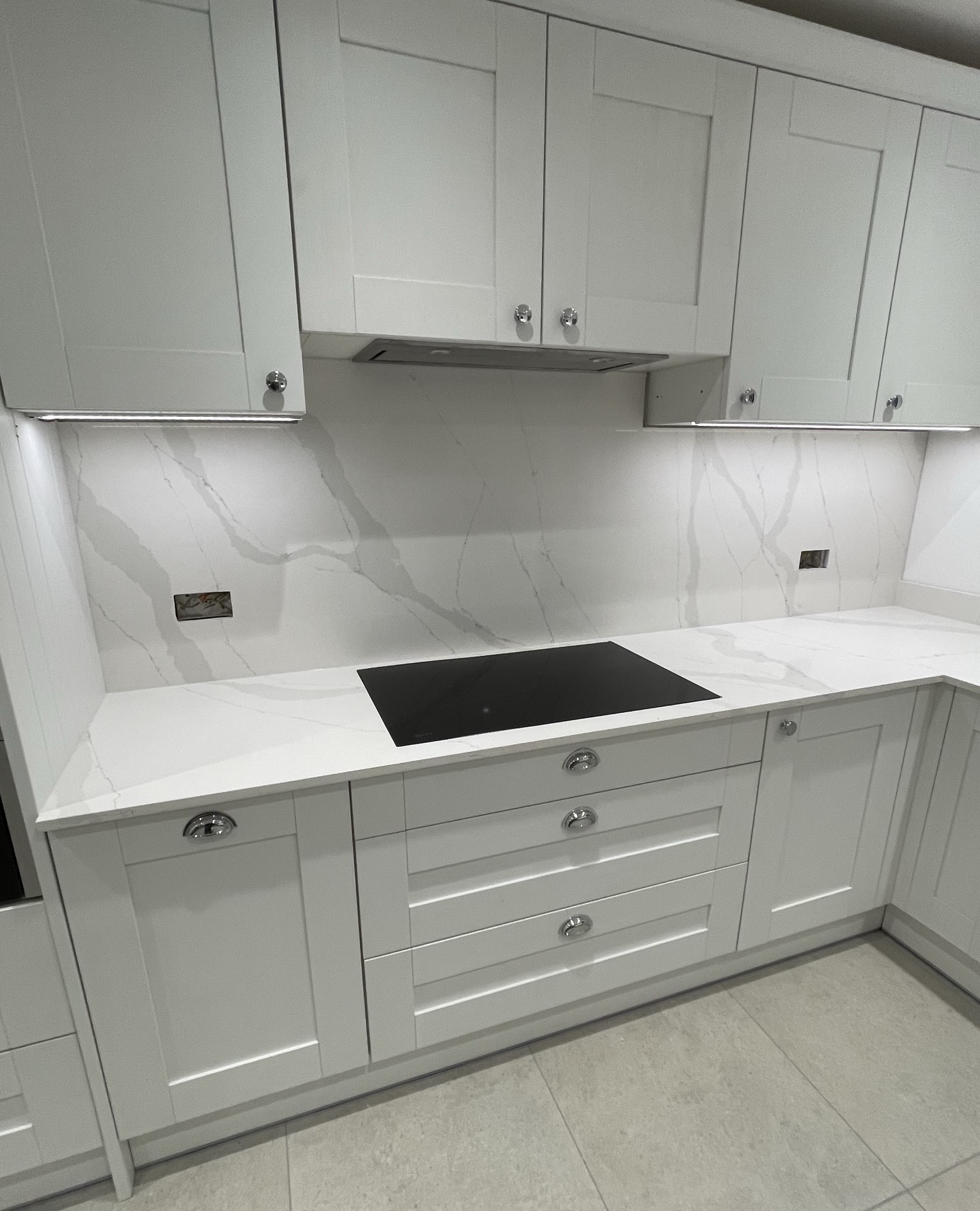 Statuario Oro worktop with splashback Project: Cottered polished, bookmatch