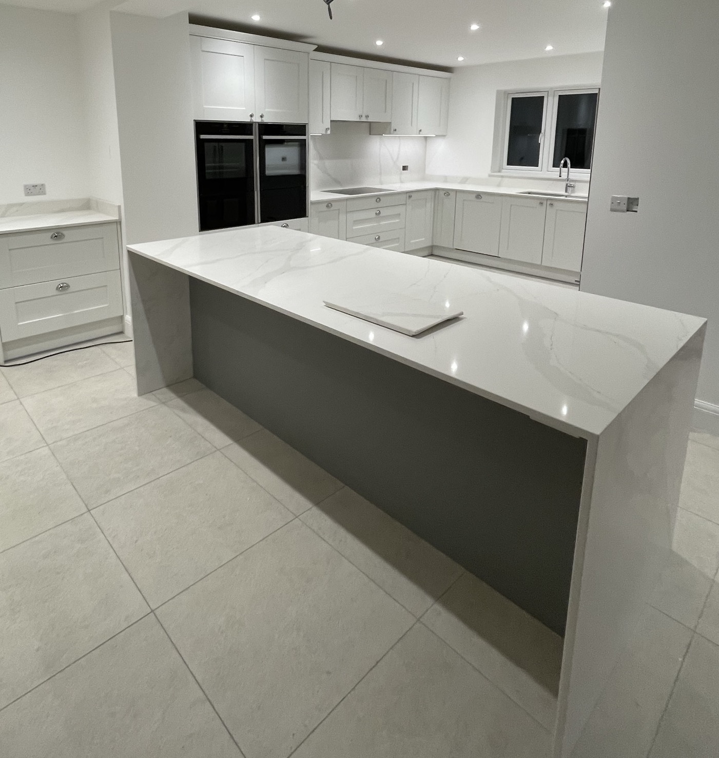 Statuario Oro Island Project: Cottered polished, bookmatch