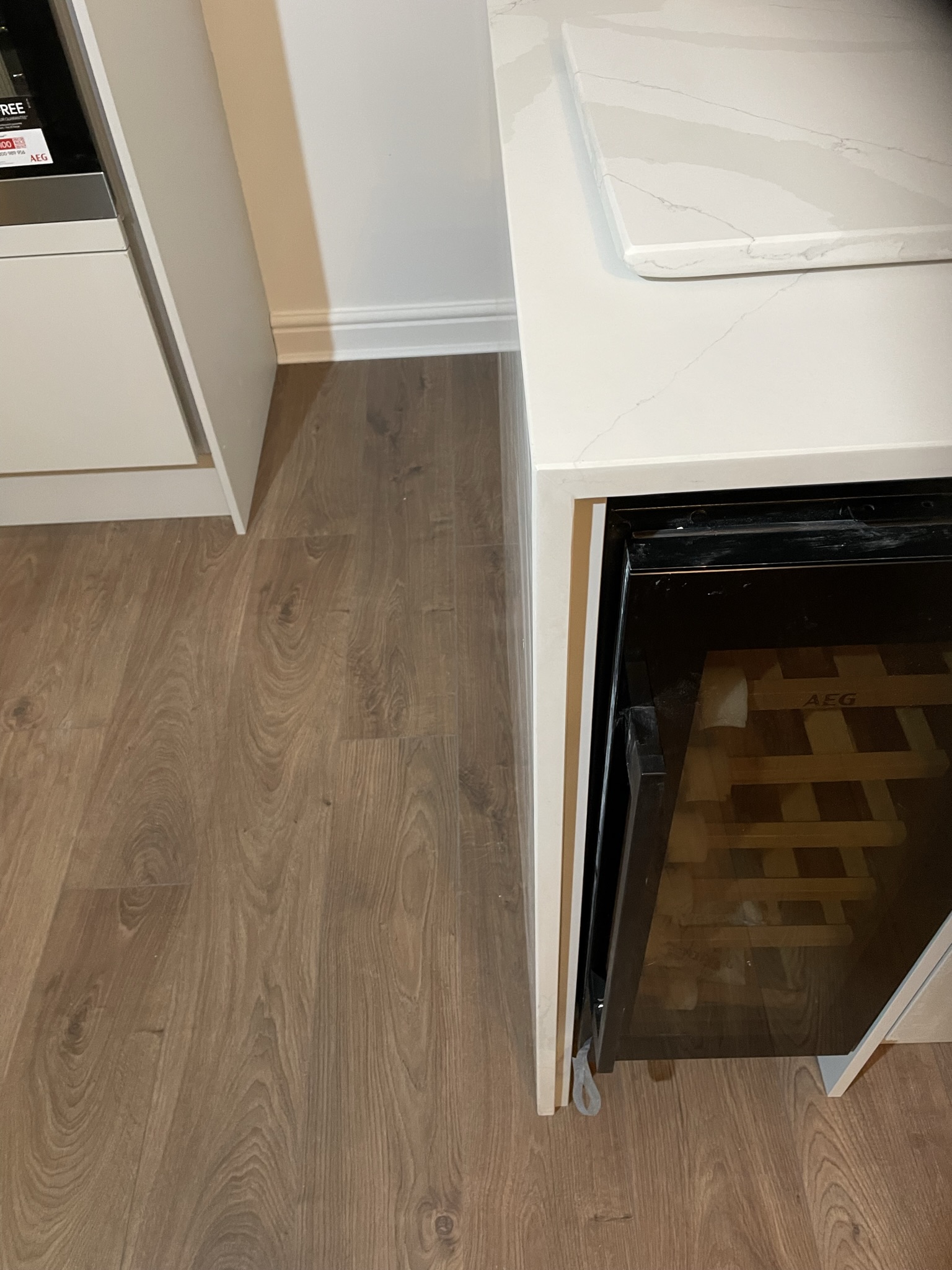 Statuario Oro mitered waterfall Project: Fairfield Park polished, bookmatch