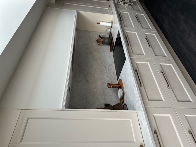 Taj Mahal Extra full splashback Project: Moggerhanger polished, backlit