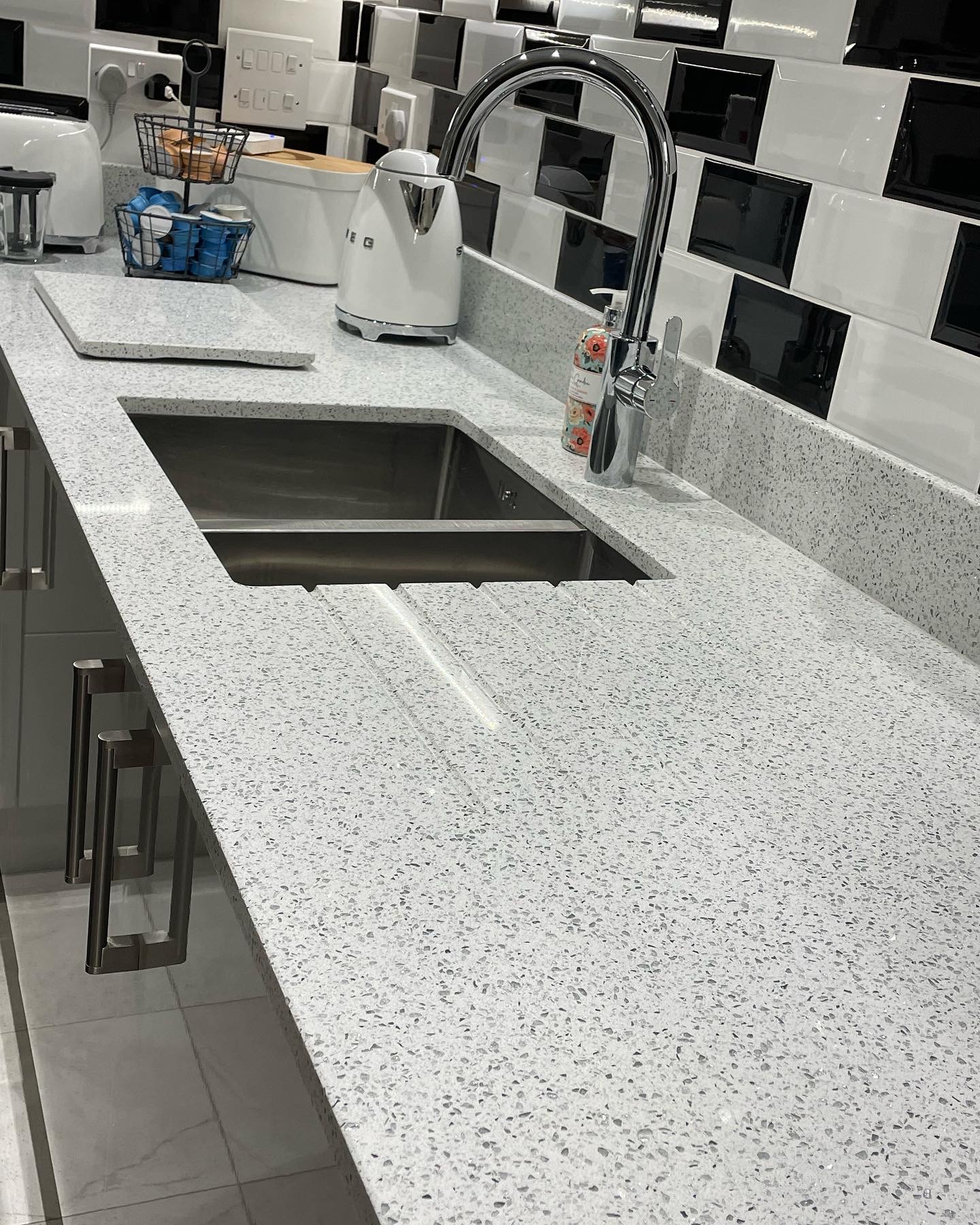 Glitter Branco Worktop with undermounted sink 