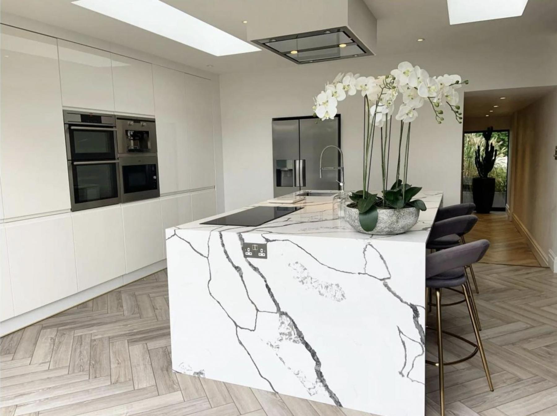 The Waterfall Edge: Why This Design Trend is the Ultimate Kitchen Statement Why this seamless architectural feature is the ultimate long-term investment for modern islands and compact kitchens alike.