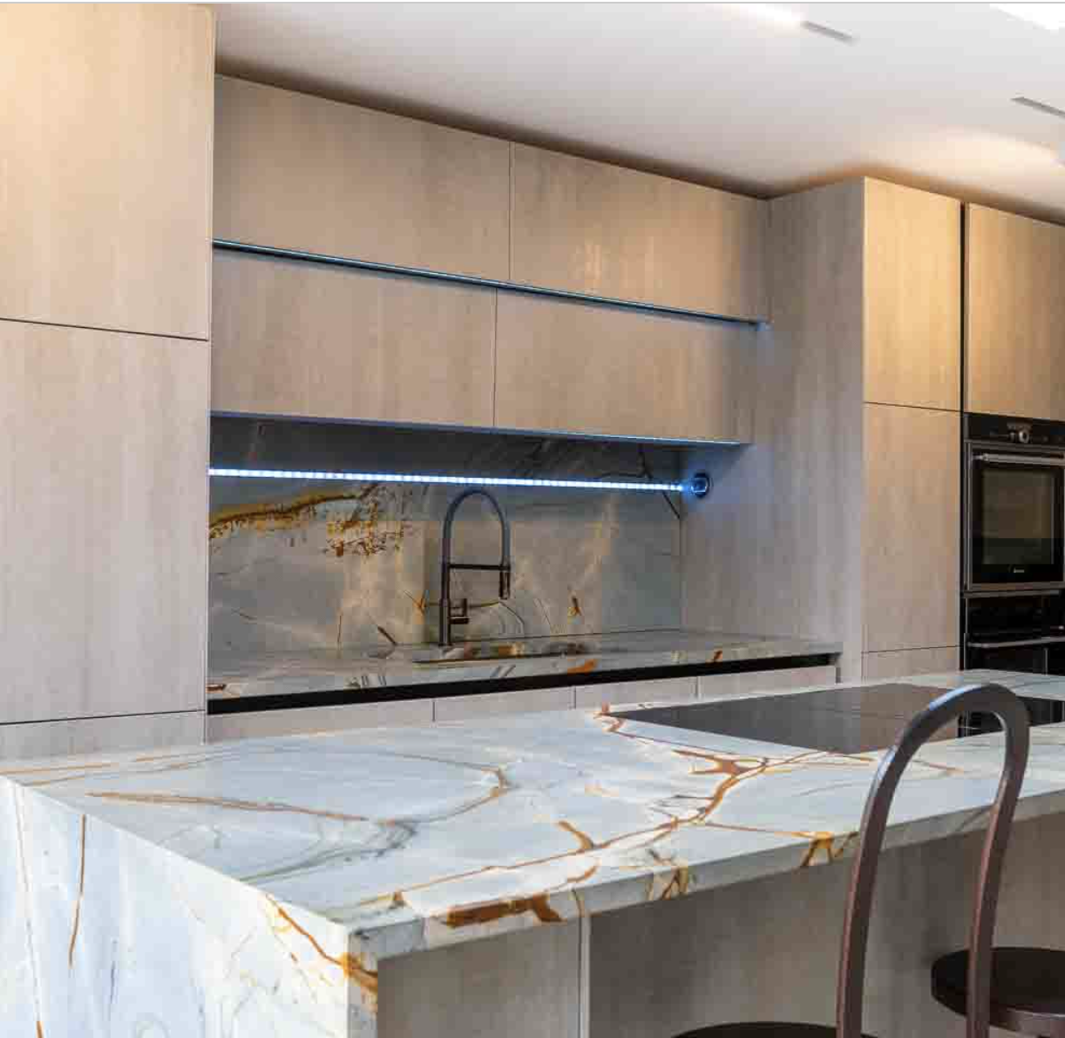 Quartzite vs. Quartz: What&rsquo;s the Difference and Why Does It Matter? From Sandstone to Solid Rock: How Nature Creates Quartzite