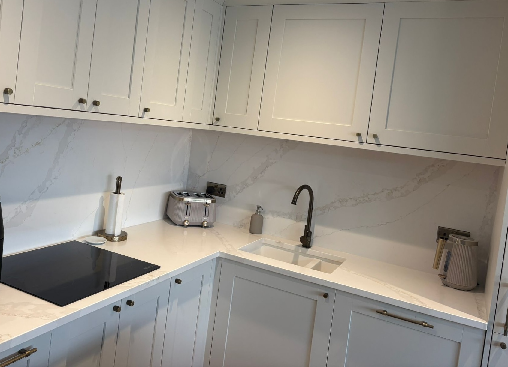 Calacatta Gold bookmached splashback Project: Hertford Heath polished, bookmatch