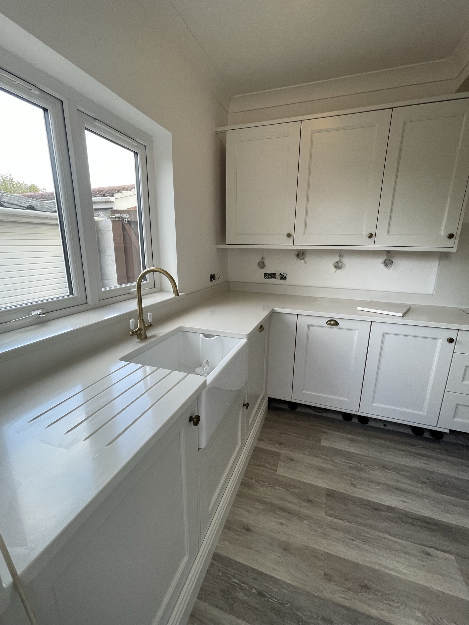 Branco Cinzento Belfast sink with drainers grooves 