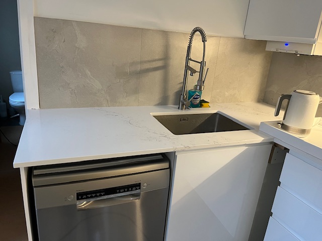 Bianco Frost undermounted sink. Project: Hitchin 