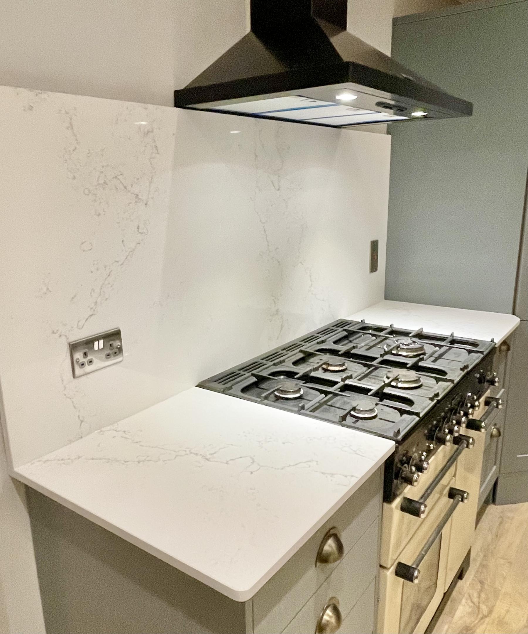 Bianco Frost Splashback. Project: Stotfold 