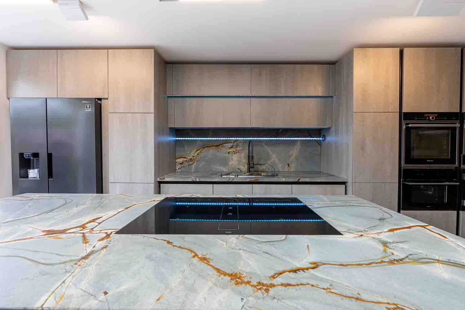 Blue Roma recessed cut out for Flash Fitted CAPLE Induction hob with downdraft sxtractor leather and polished