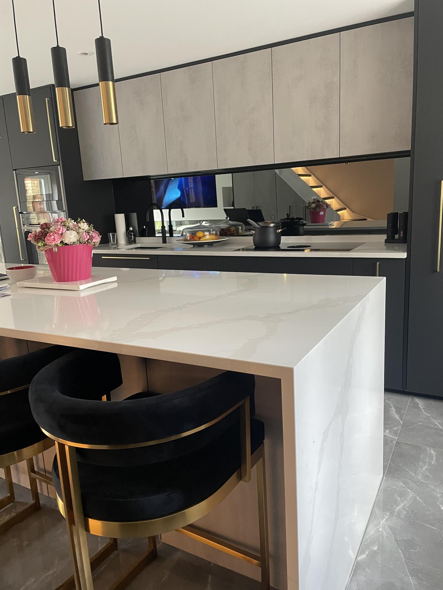 Calacatta Gold project: Stortford  - Worktops and Islands Gallery -  Home Smart Systems