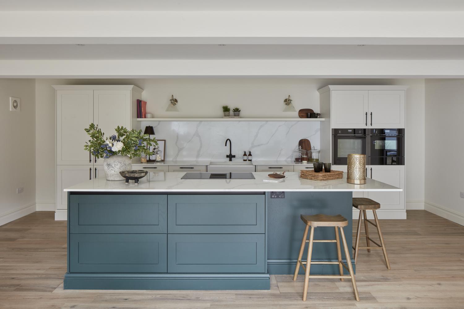 Calacatta Light project: Royston  - Worktops and Islands Gallery -  Home Smart Systems