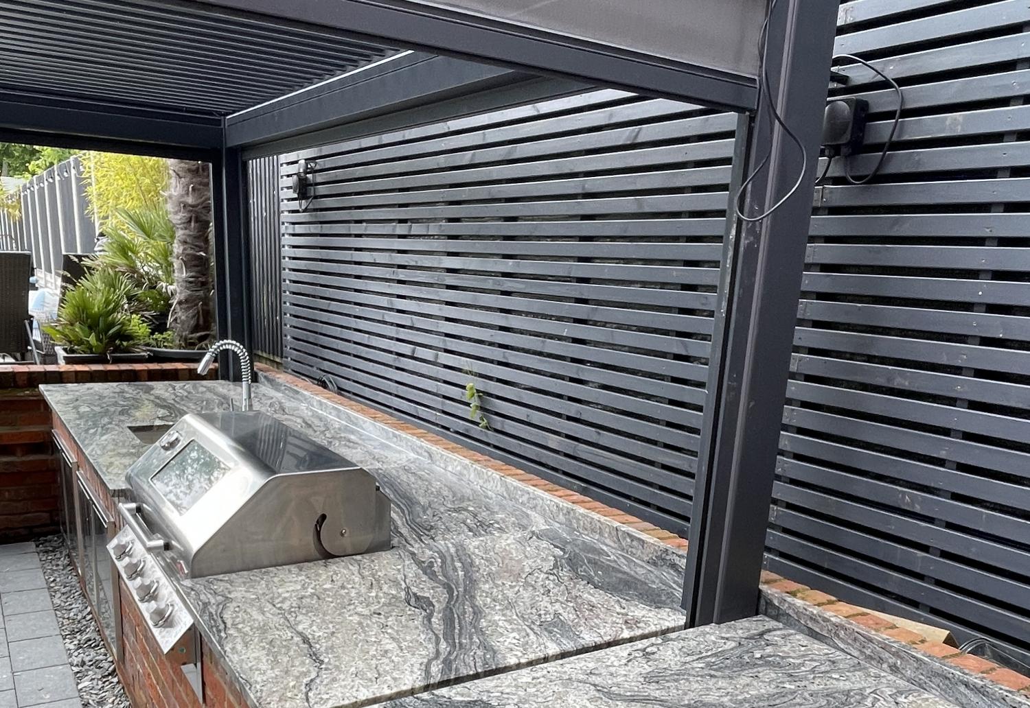 Granite Piracema KinawaProject: Chesham  - Outdoor kitchens, barbecues, bars -  Home Smart Systems
