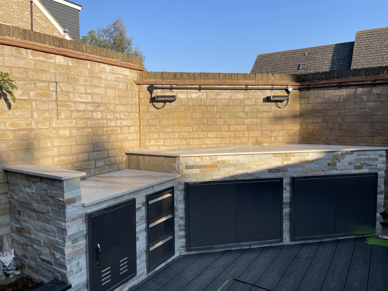 Porcelain Marvel Gold Project: St.Neots  - Outdoor kitchens, barbecues, bars -  Home Smart Systems
