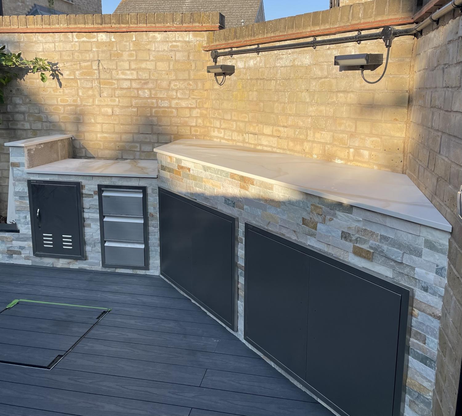 Porcelain Marvel Gold Project: St.Neots  - Outdoor kitchens, barbecues, bars -  Home Smart Systems